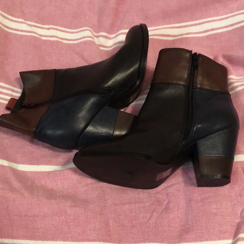 Great condition French Blu heeled ankle boots— very minor flaws! - Picture 3 of 12